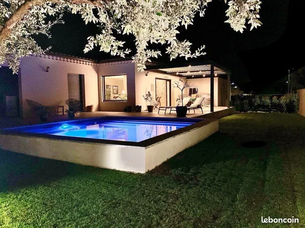 Villa contemporaine avec piscine, pergola bioclimatique et prestations de qualité