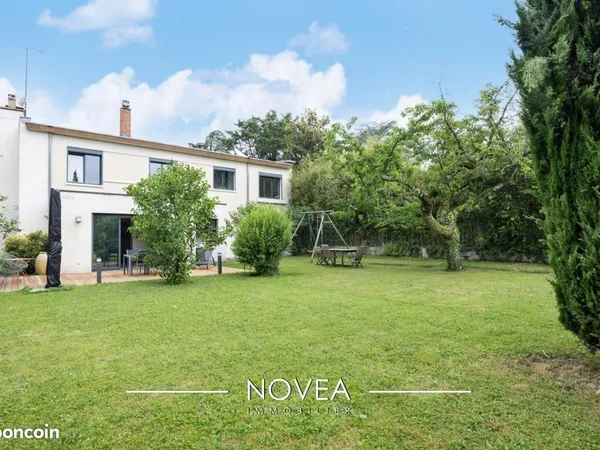 Maison 6 pièces 198 m²