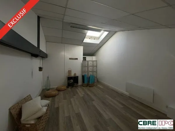 Local commercial 170 m²