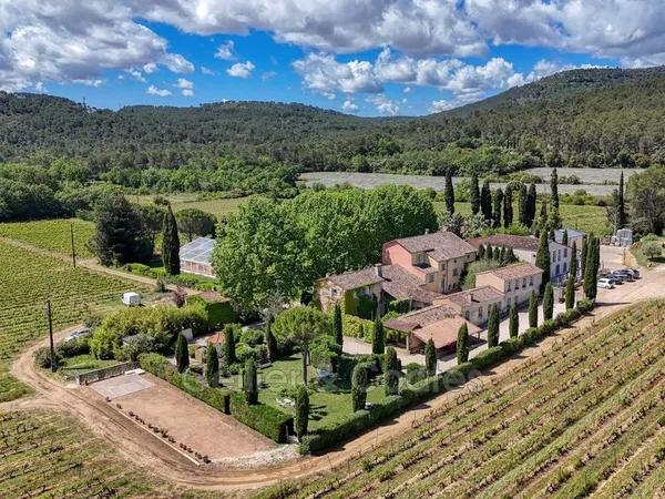 Villa 20 pièces 900 m²