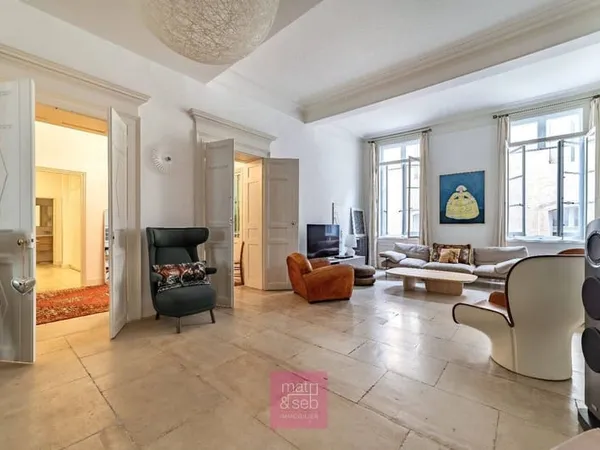 Local 7 pièces 192 m²