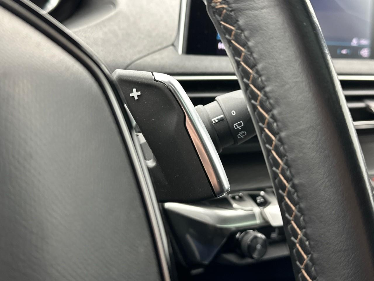 Peugeot 3008 hybrid4 300 e-eat8 gt — photo 23