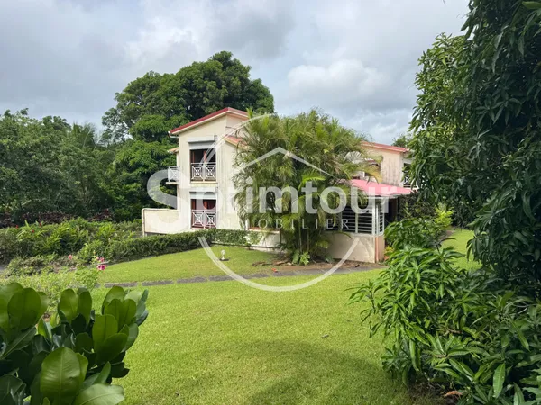 GOURBEYRE, villa T5 avec terrasse , double garage sur un gra