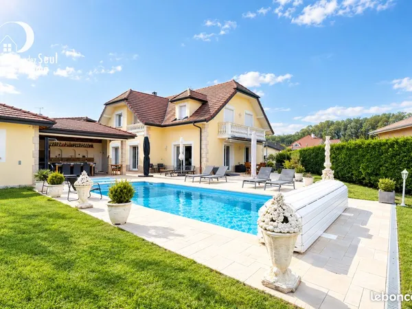 Villa 8 pièces 312 m²