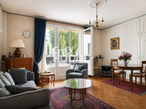 Appartement 3 pièces de 74 m² - Emplacement idéal au pied du RER E