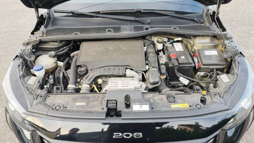 Peugeot 208 1.2 PureTech 100 - Allure – 2022 – 47629 km – Essence – Boîte Manuelle — photo 31