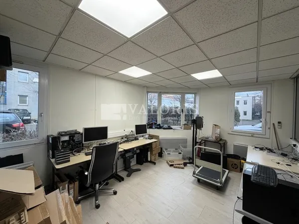 Local professionnel 152 m²