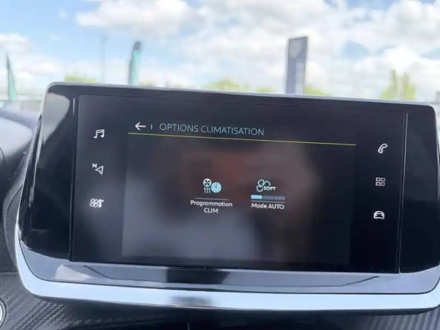 Peugeot 2008 electrique 136 ch — photo 37