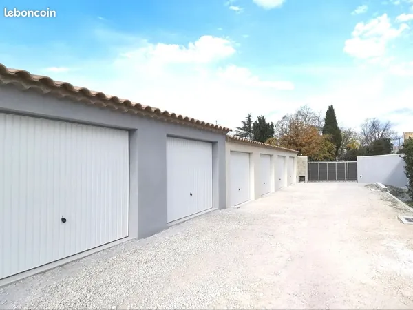 Garage à louer à Robion