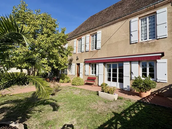 Belle Maison Familiale Avec Dependances