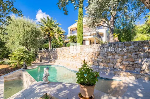 Maison 7 pièces 256 m²