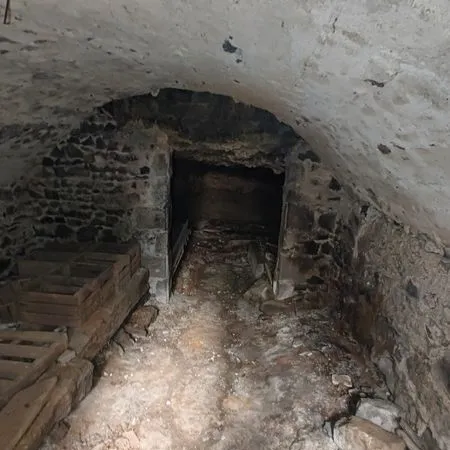 Cave 45m² Accès Rue