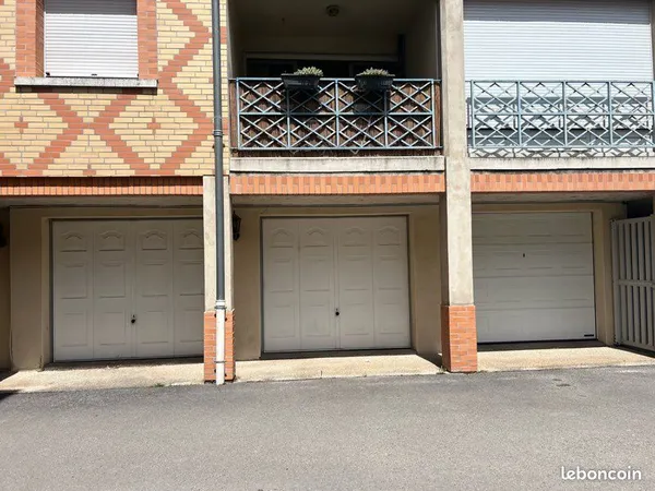 À louer garage fermé
