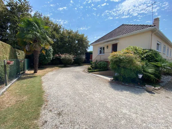 Maison sur 2 niveaux au calme