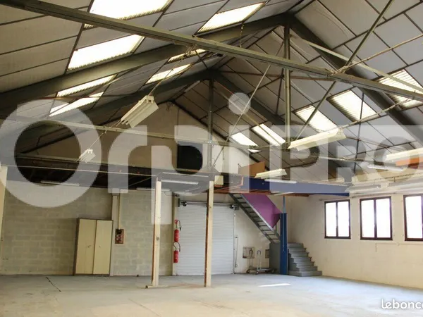 Local d'activité 230 m²