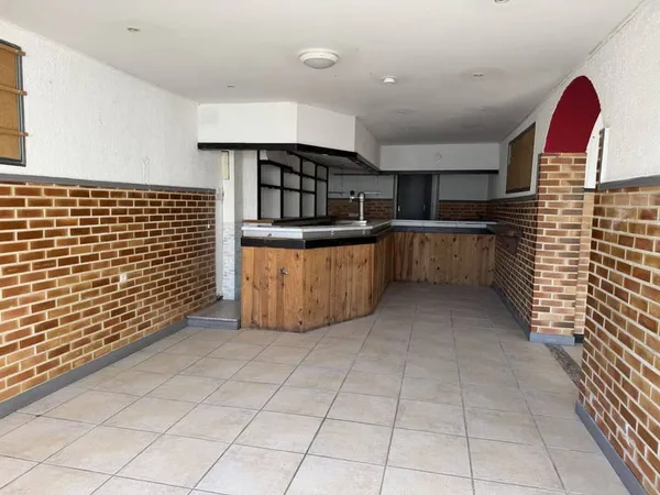 Local commercial 130 m²