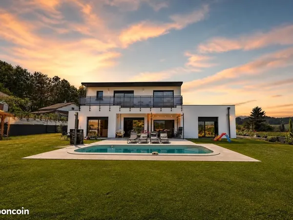Maison 8 pièces 210 m²
