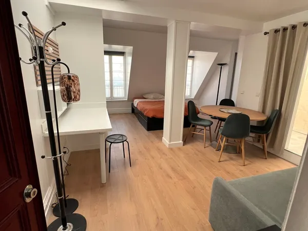 Loue studio meublé de 34m2. Champ-de-Mars, Tour Eiffel