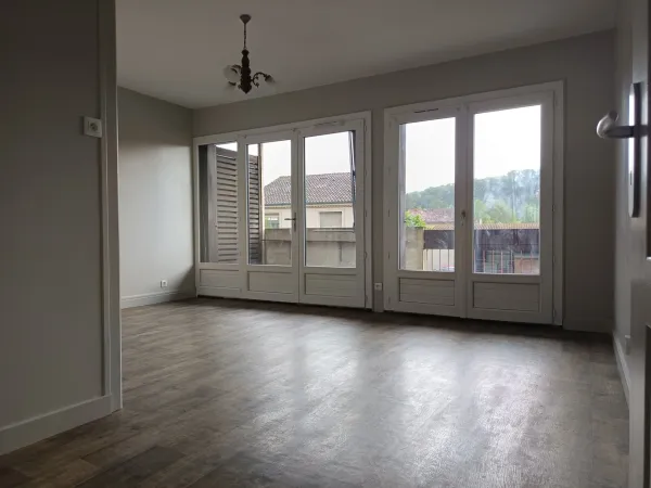 Appartement T3 lumineux avec 2 balcons, parking et cellier - Coeur de ville