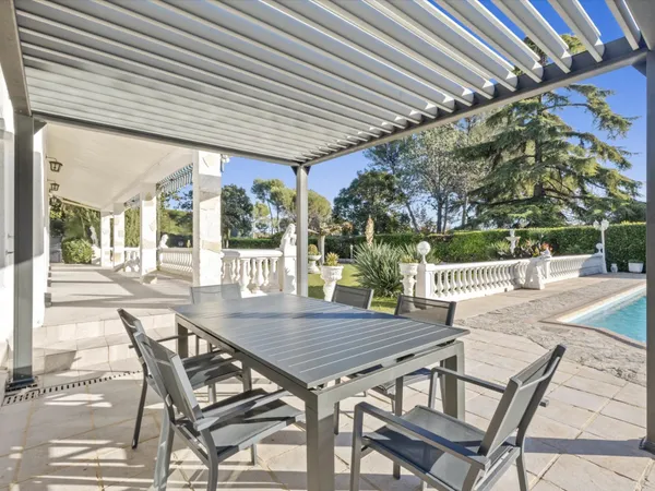Mougins : Villa 4 Ch - Piscine Et Magnifique Terrain Paysagé