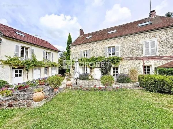 Propriété coup de coeur corps de ferme & maison d'amis proche Viarmes