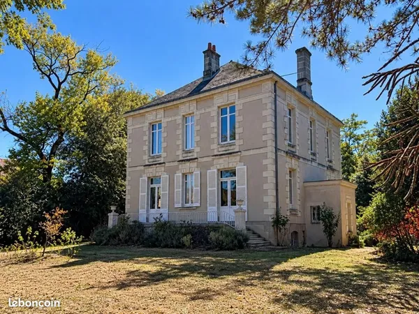 Maison 13 pièces 255 m²