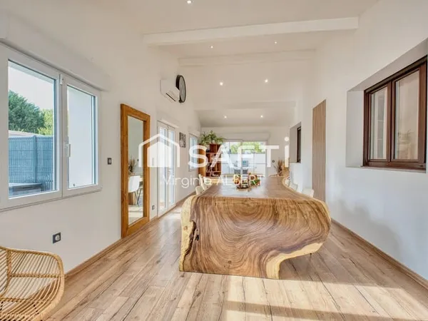 Maison de prestige de 225 m² de surface habitable totale, sur un terrain de 1100 m2, avec piscine, d