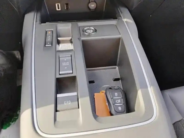 Citroën C5 Aircross hybride rechargeable 225 e-eat8 plus — photo 24