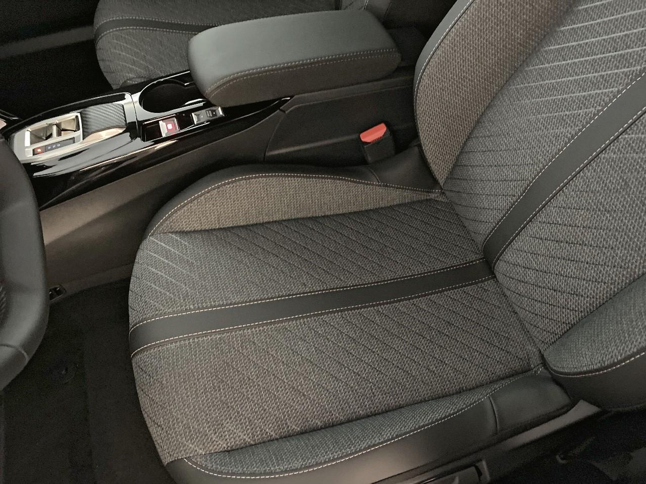 Peugeot 2008 hybrid 145 ch e-dcs6 allure — photo 9