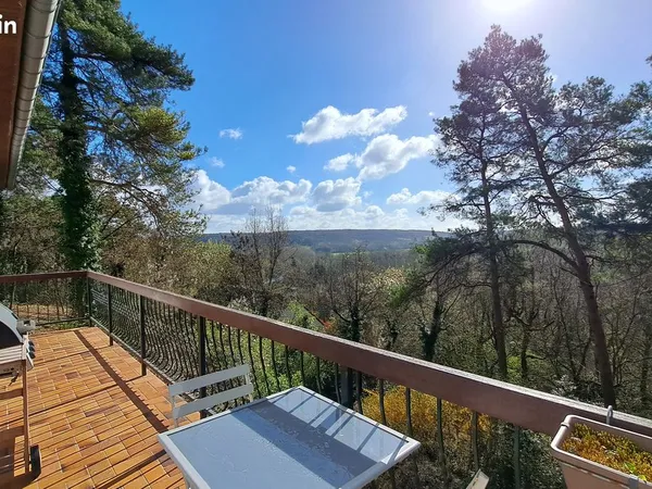 Maison familiale lumineuse - 8 pièces - 162 m² - Vue panoramique - 7 chambres - Terrain de 3 296 m²