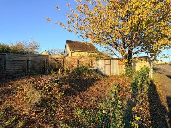 Terrain constructible de 150 m² - Coulans-sur-Gée (72550)