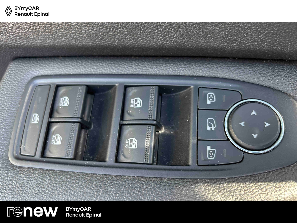 Renault Clio TCe 90 — photo 17