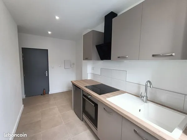 T3 rénové lumineux avec cuisine équipée - Centre Chauffailles proche gare