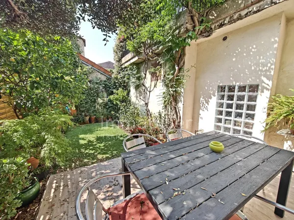 VILLA JUMELEE HYPER-CENTRE GARAGE JARDIN