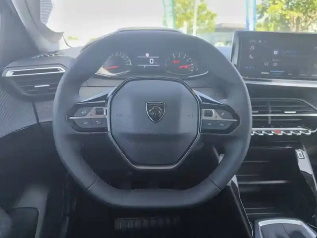 Peugeot 208 turbo 100 ch bvm6 — photo 9