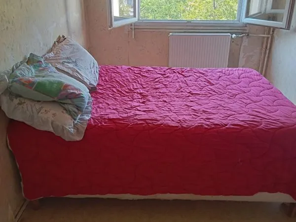 Colocation chambre de 14metres carrés située à 13 minutes de la gare