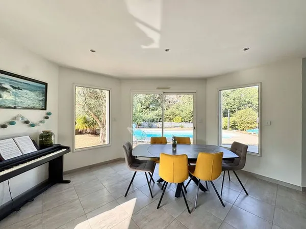 Maison de plain-pied 7 pièces 194 m²