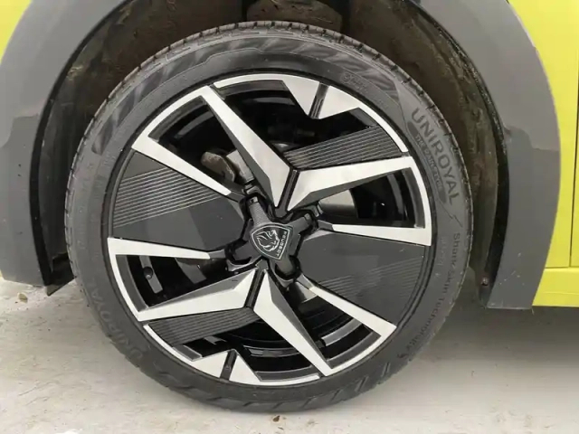 Peugeot 208 puretech 100 s&amp;s bvm6 — photo 17