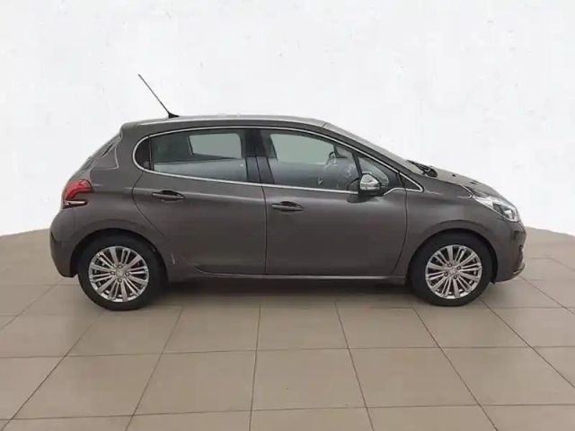 Peugeot 208 1.2 puretech 110ch s&amp;s eat6 — photo 4