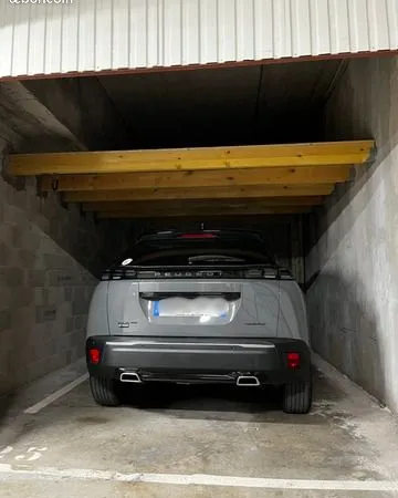 A LOUER _ Grand Box fermé sécurisé avec mezzanine