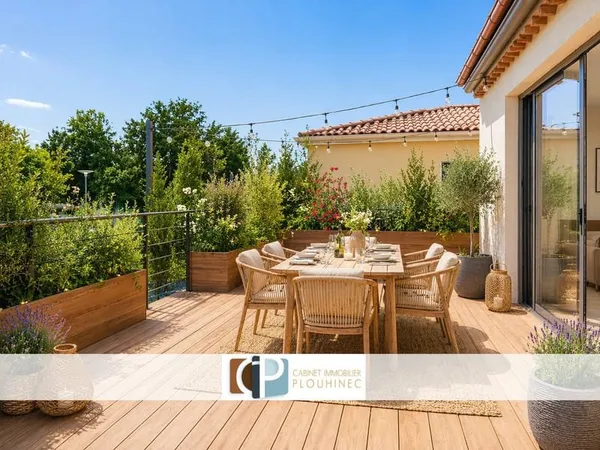 Maison de ville avec terrasse et fort potentiel en centre de