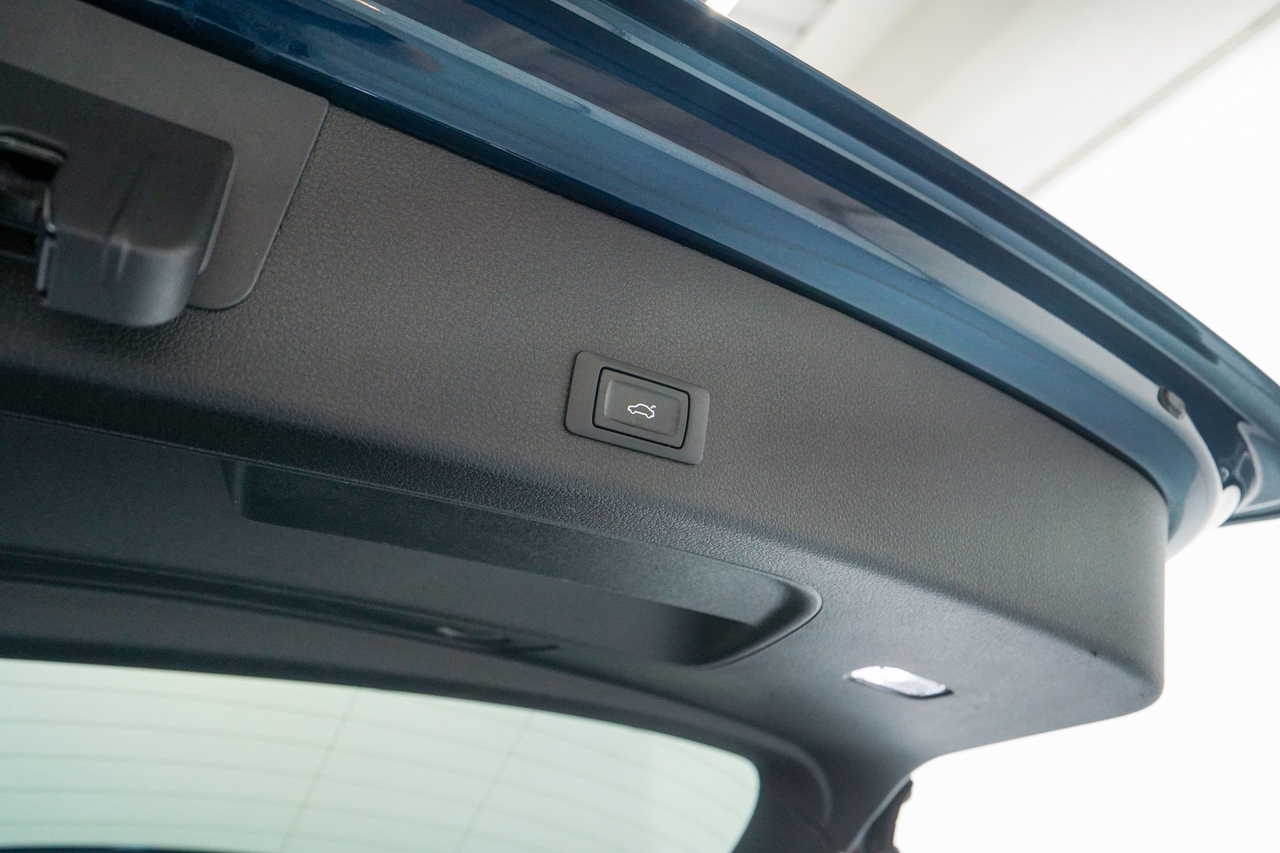 Audi e-tron — photo 16