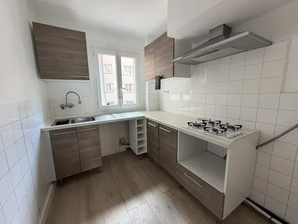 LOCATION TOULON ST JEAN DU VAR - Appartement Type 3