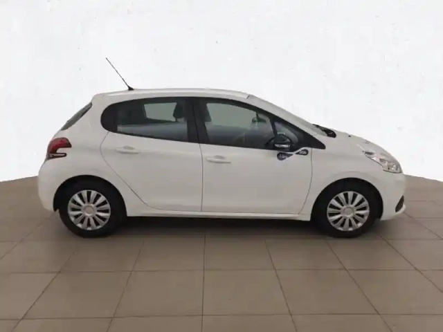 Peugeot 208 puretech 68ch bvm5 — photo 4