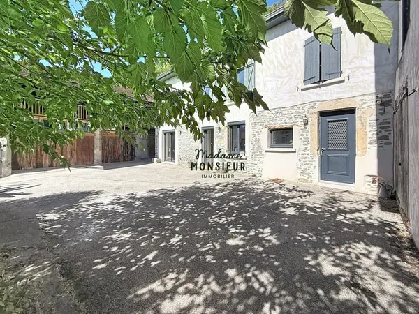Maison rénovée avec dépandance