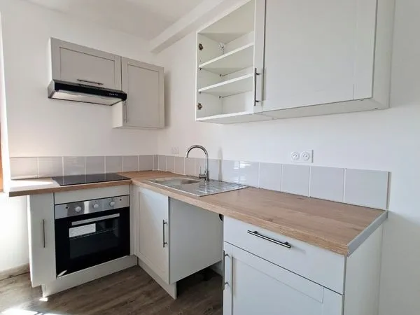 T3 refait à neuf de 65 m² - 2 chambres - Disponible immédiatement - Pradelles (43420)
