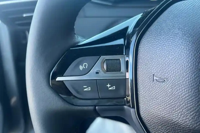 Peugeot 208 hybrid 110 ch e-dcs6 — photo 18