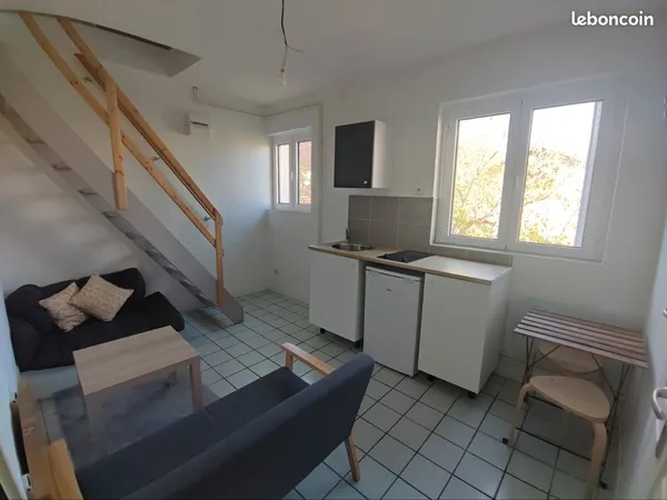 Superbe F1 en duplex centre ville quartier calme et sécurisé