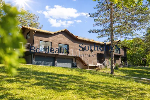 Maison 10 pièces 335 m²