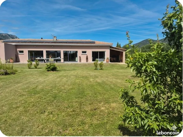 Propriété contemporaine de Standing 395000 euros cause départ petite baisse si vente rapide